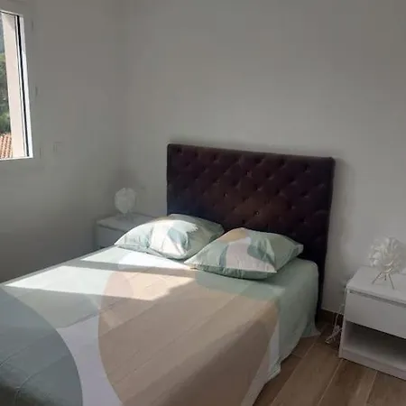 Maison Avec Piscine, A Proximite Des Plages