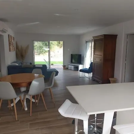 Maison Avec Piscine, A Proximite Des Plages Vakantiehuis