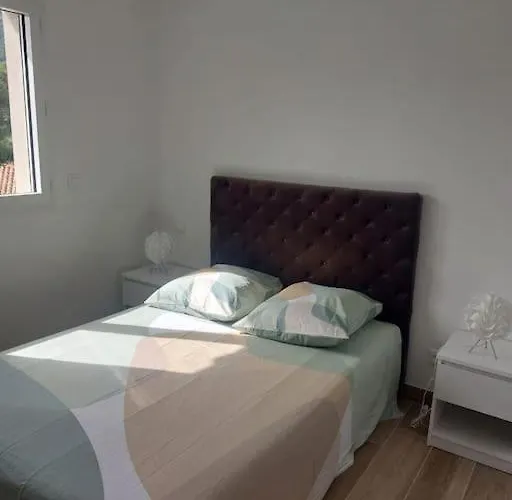 Maison Avec Piscine, A Proximite Des Plages